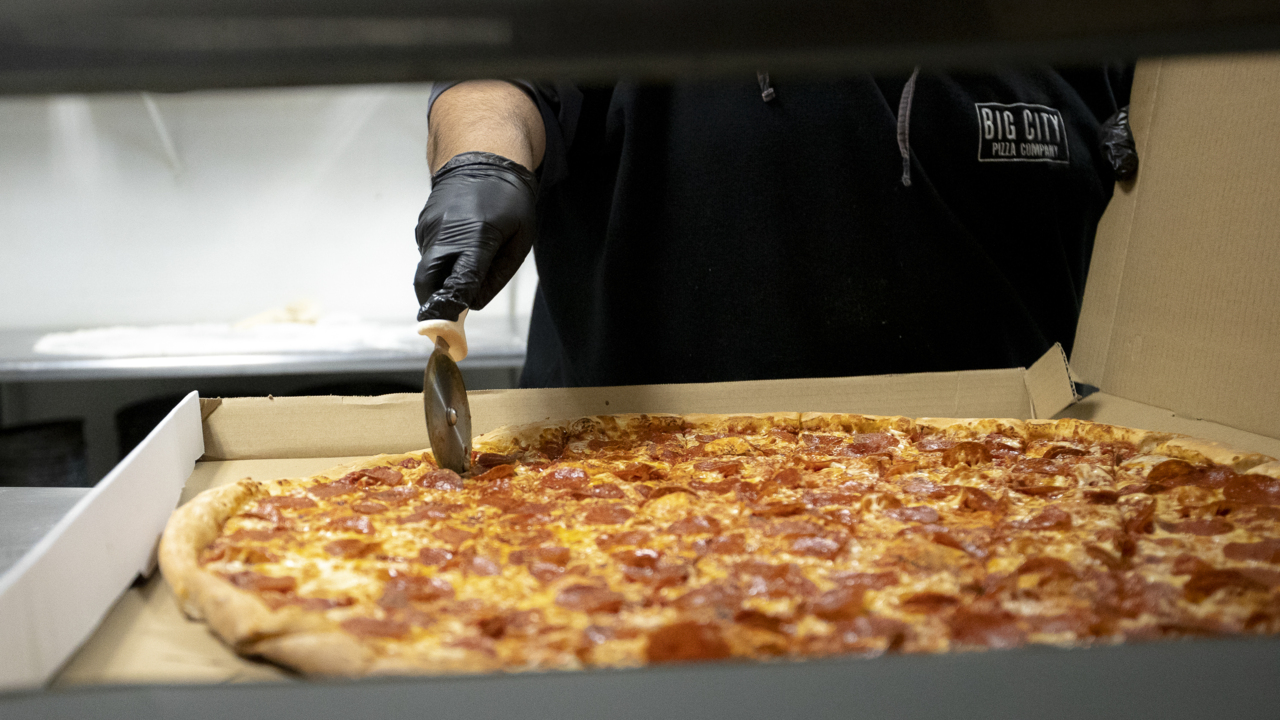 Big City Pizza makes Lexington's biggest pizza Lexington Herald Leader