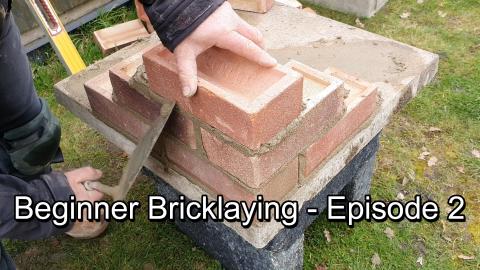 OLD BOY bricklayer teaches beginner how to lay bricks - E...
