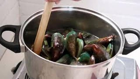 Tinolang Tahong with Mais _ Filipino Recipe | Taste Buds ...