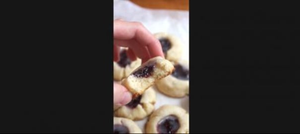 30 second recipe! 5 Ingredient Raspberry Thumbprint Cooki...
