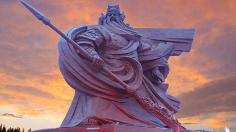 Revealing the God of War Statue