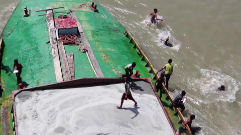 Flying Into Dhaka - First Impressions of Bangladesh