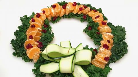 How to Make an Edible Christmas Wreath / Clementine & Cra...