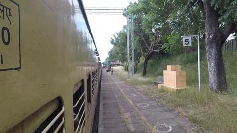 Train Leaving Murdeshwar Station | Karnataka