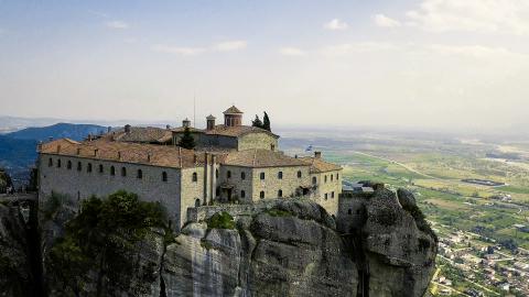 Meteora: A Magical Place Out Of This World - Exploring Gr...
