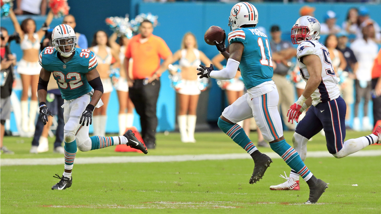 Dolphins score on miracle final play to beat Patriots 34-33
