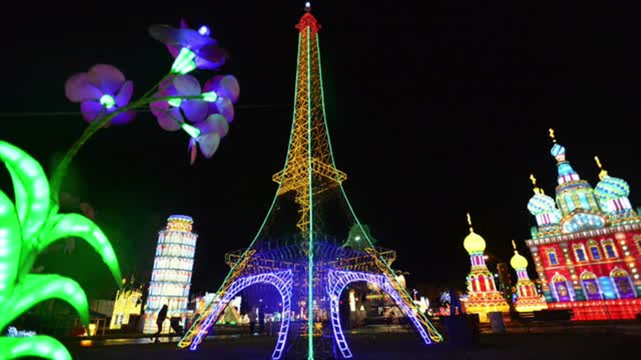 Mega light display at Tulare County Fairgrounds draws you into a global