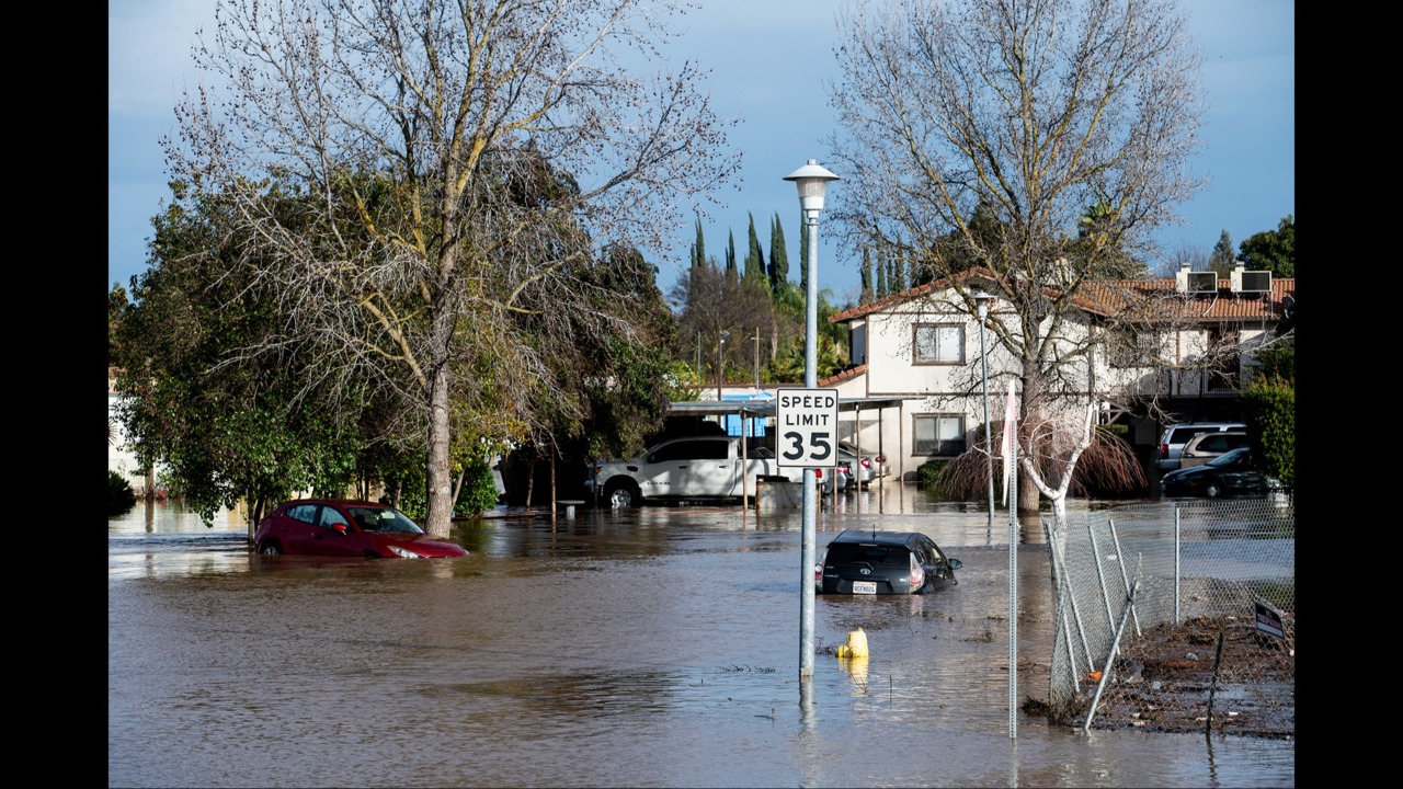 California storm update: More rain, flooding; death toll at 17 | The  Sacramento Bee