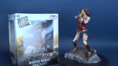 Diamond Select Justice league Wonder Woman Bracelets Gall...