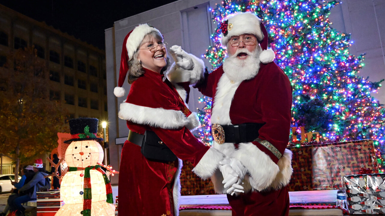 30foot Christmas tree illuminates in downtown Fresno Fresno Bee