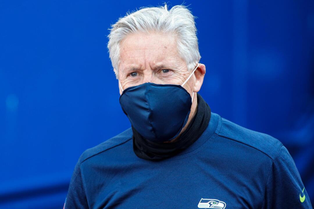 Seattle Seahawks head coach Pete Carroll, center, huddle with defensive  coordinator Ken Norton and defensive captain, Seattle Seahawks middle  linebacker Bobby Wagner (54) during the fourth quarter against the Arizona  Cardinals at