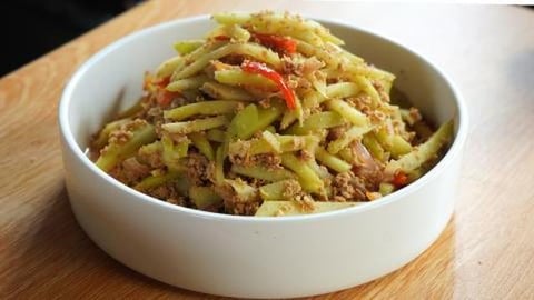 Filipino Meatless Ginisang Sayote Recipe | Sautéed Chayo...