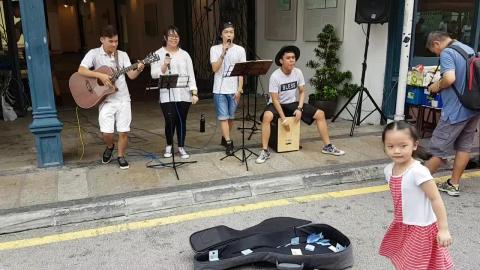 Malaysians Sing Elvis! Street Performance!