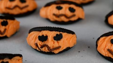 Pumpkin Oreo Cookies _ Halloween Recipes