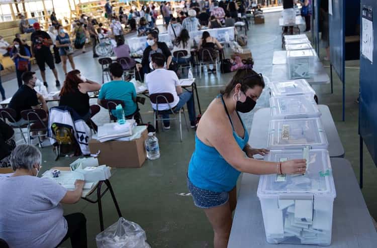 El negro contraste entre las elecciones de Chile y Venezuela