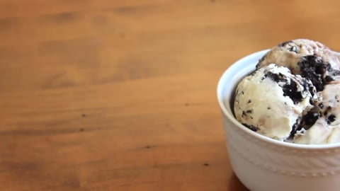4 Ingredient Oreo Fudge Ice Cream | SweetTreats