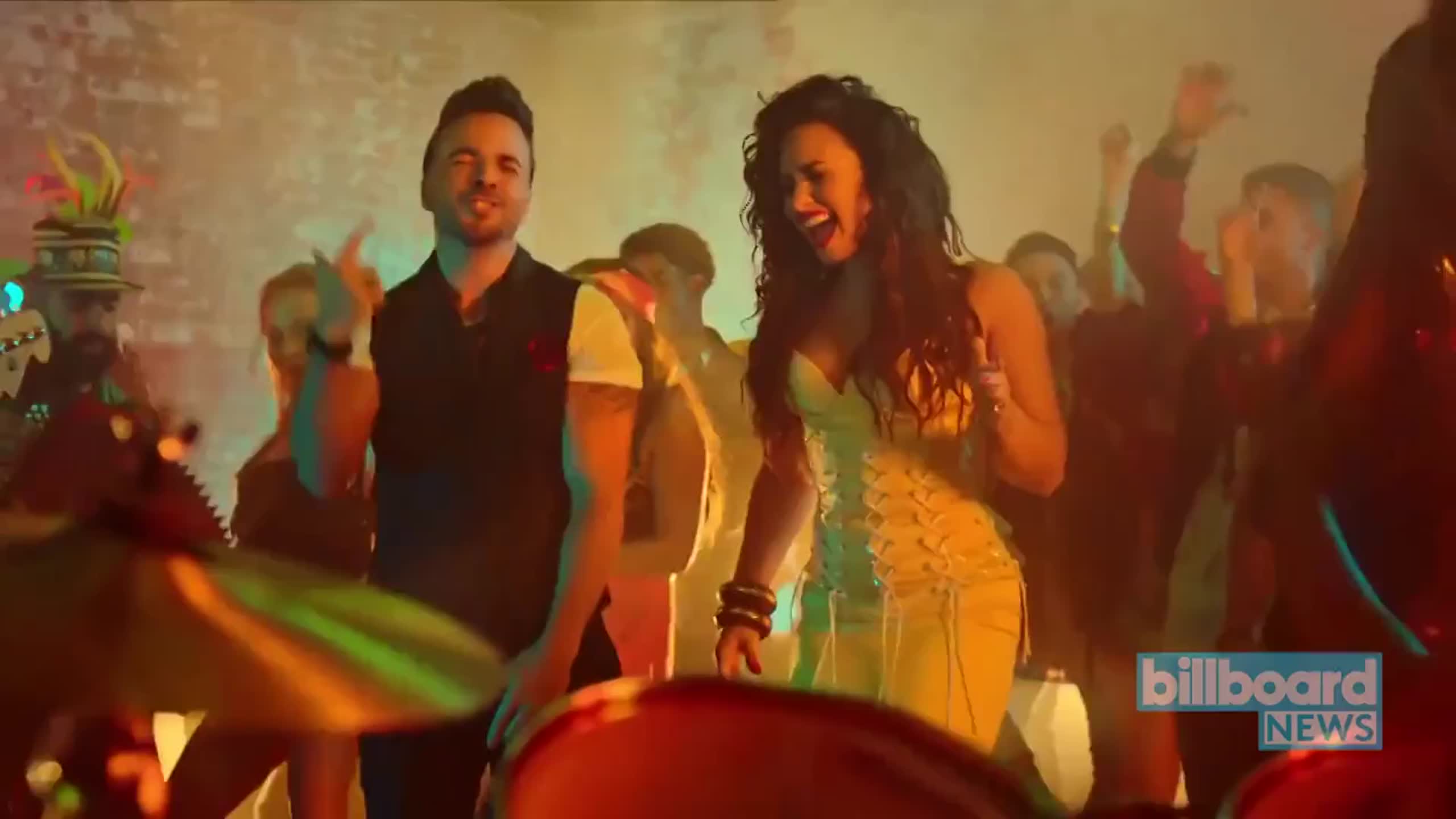 Demi Lovato Charts on X: Échame La Culpa Luís Fonsi & Demi Lovato.  Music video on November 17.  / X