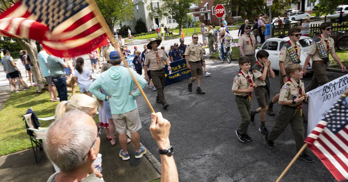 Memorial Day parade in Norfolk focuses on community, honoring military sacrifices