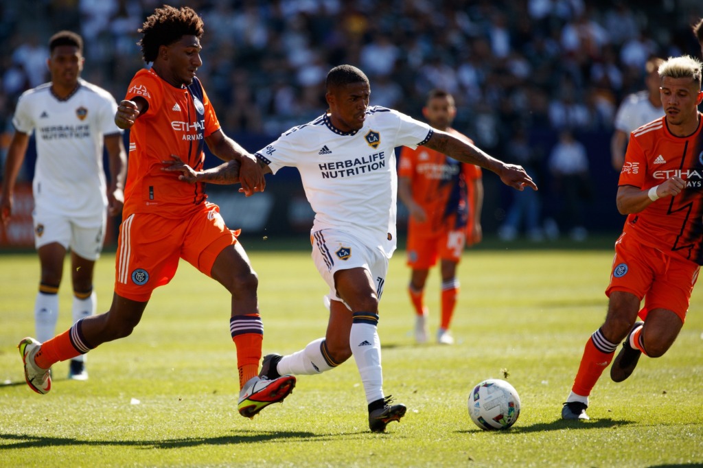 Douglas Costa on his way back to the Galaxy lineup