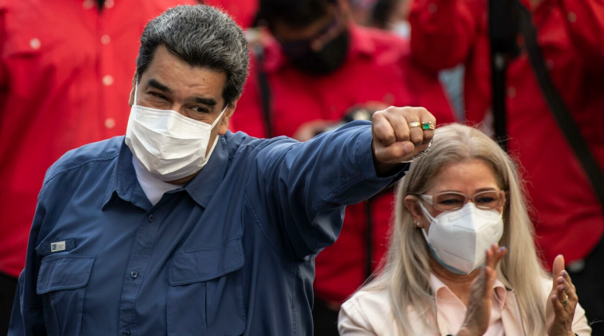 ABC: Nuevos libros de texto españoles culpan a EE UU de la crisis humanitaria de Venezuela