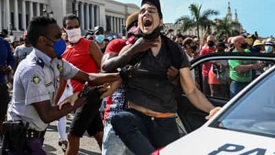 Fiscalía de Cuba confirma condena de hasta 18 años a 56 manifestantes del 11J
