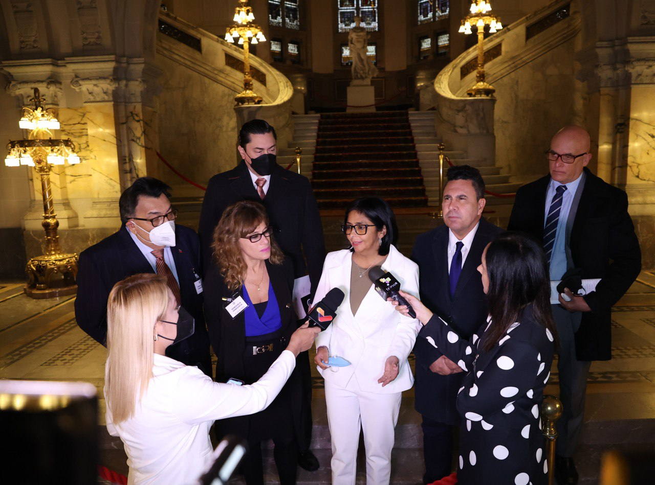 Delcy Rodríguez se reunió con el fiscal adjunto de la CPI en La Haya