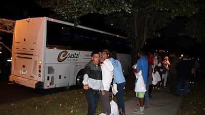 Enviaron otro autobús con migrantes venezolanos a la residencia de Kamala Harris