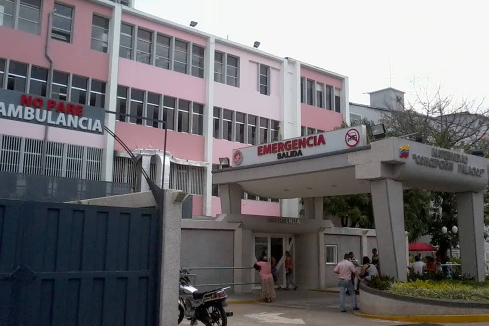 «Cascadas sobre las camillas»: denuncian fuertes filtraciones en la Maternidad Concepción Palacios