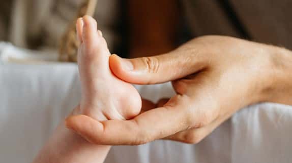 Is It Normal if My Newborn Baby's Toes and Feet Flare Out When I Touch Them?