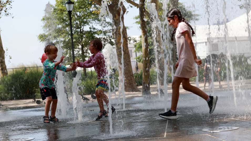 New Yorkers face sweaty week ahead as end-of-summer heat wave takes hold