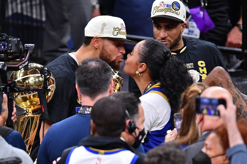 Steph Curry, Ayesha Curry sell Bay Area house for millions of dollars