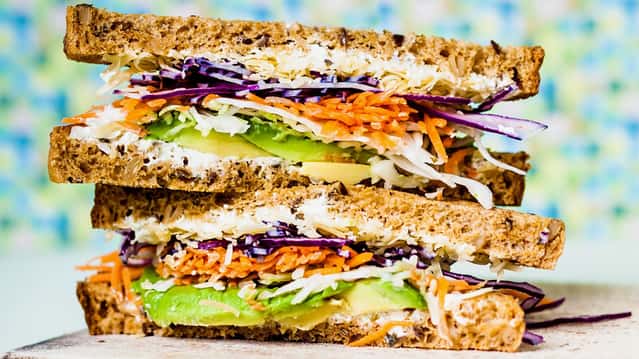 https://images.everydayhealth.com/images/healthy-sandwich-dos-and-donts-1440x810.tmb-0.jpg?sfvrsn=52992178_1