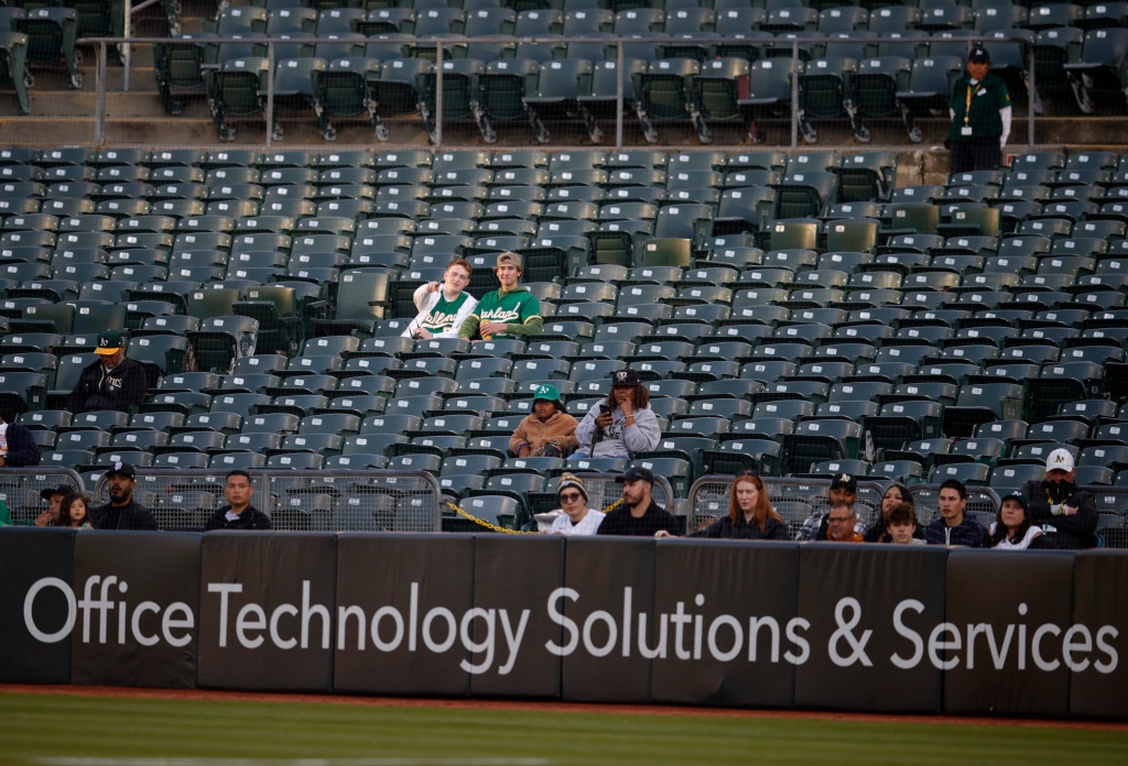 A’s smallest crowd in 44 years sees Oakland fall to Diamondbacks